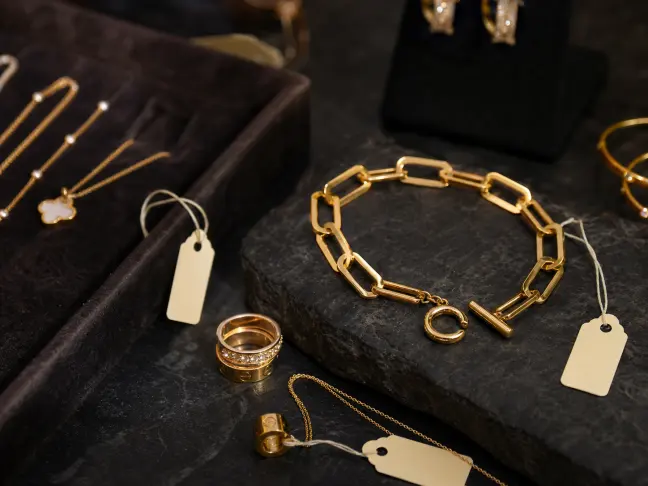 Pre-owned luxury jewelry wholesale selection