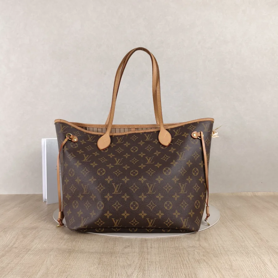 Louis Vuitton Neverfull tote sample for wholesale buying case